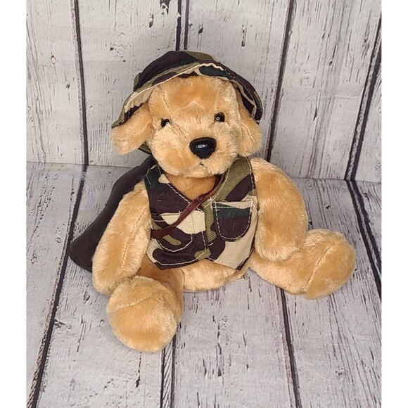 7" 2008 Plushland Camouflage Hunting Dog Plush w/ Rifle Golden Retriever Hunter - Picture 1 of 3